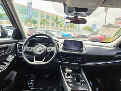 Used 2024 Nissan Rogue S FWD image 23