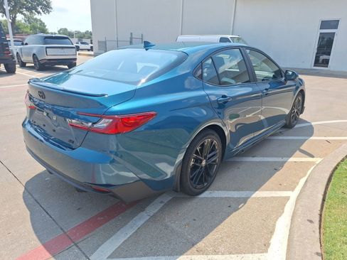 Used 2025 Toyota Camry SE image 6