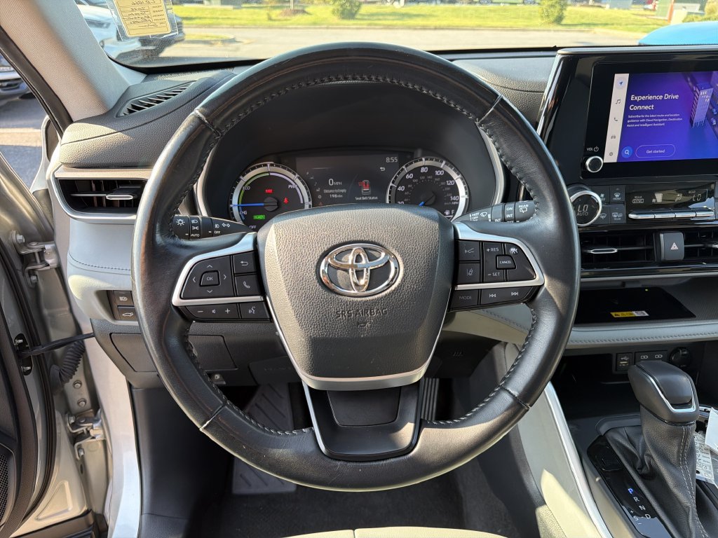 Used 2023 Toyota Highlander XLE AWD/4WD image 26