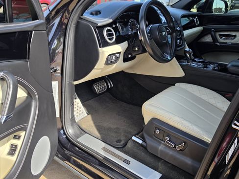 Used 2017 Bentley Bentayga AWD/4WD image 26