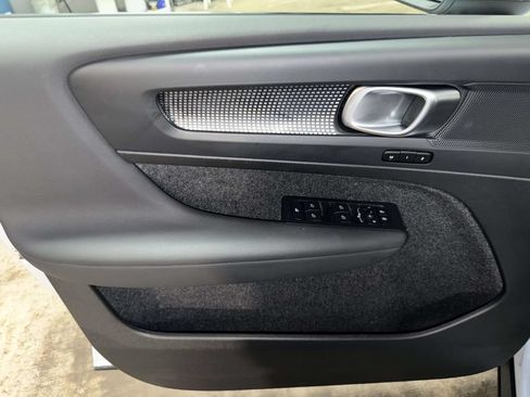 Used 2025 Volvo XC40 B5 Plus AWD/4WD image 20