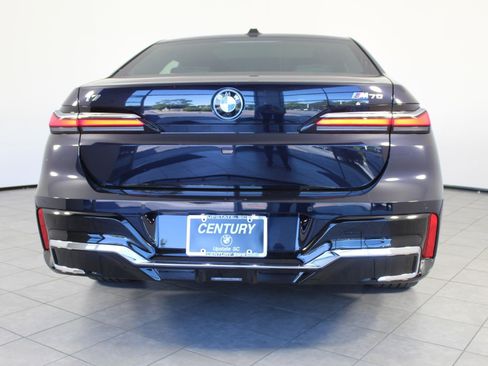 Used 2026 BMW i7 M70 w/ Premium Package image 9