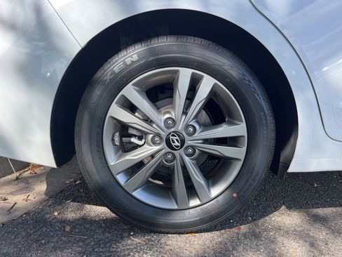 Used 2018 Hyundai Elantra SEL image 9