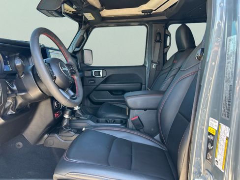 Used 2024 Jeep Wrangler Unlimited Rubicon AWD/4WD image 9