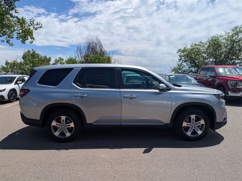 Used 2025 Honda Pilot EX-L image 2