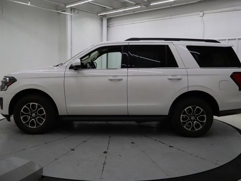 Certified 2022 Ford Expedition XLT image 9