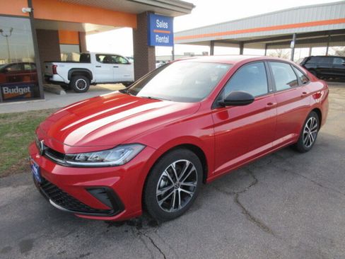 Used 2025 Volkswagen Jetta Sport image 31