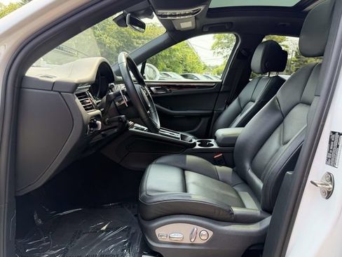 Certified 2023 Porsche Macan S AWD/4WD image 4