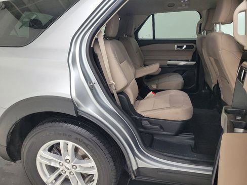 Used 2022 Ford Explorer XLT image 19