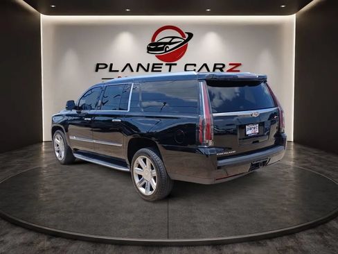 Used 2020 Cadillac Escalade ESV Luxury RWD image 3
