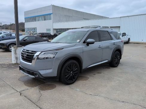 Used 2022 Nissan Pathfinder Platinum w/ Cargo Package image 2