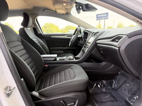 Used 2019 Ford Fusion SE FWD image 19