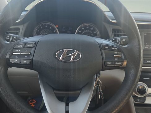 Used 2019 Hyundai Elantra SE FWD image 11