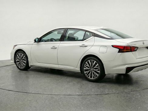 Used 2025 Nissan Altima 2.5 SV FWD image 6