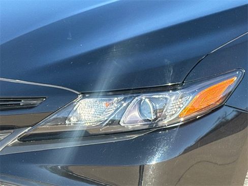Used 2024 Toyota Camry SE image 4