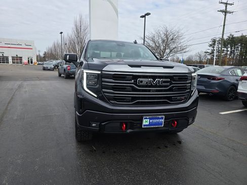 Used 2022 GMC Sierra 1500 AT4 w/ AT4 Premium Package image 9