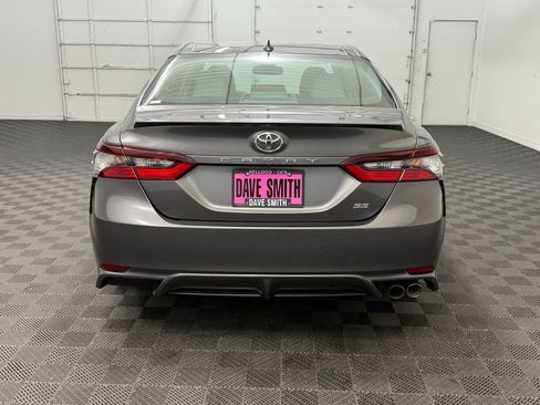 Used 2021 Toyota Camry SE w/ Cold Weather Package FWD image 9