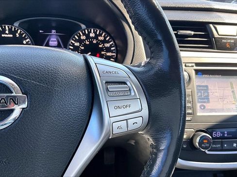 Used 2016 Nissan Altima 2.5 SV w/ Convenience Package FWD image 12