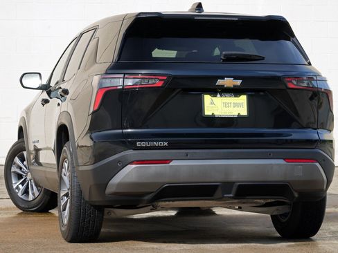 Used 2026 Chevrolet Equinox LT FWD image 4