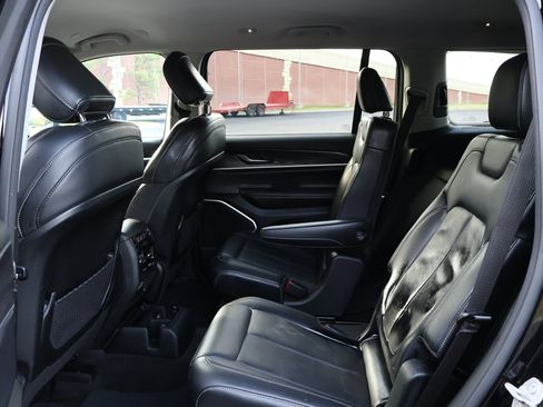 Used 2021 Jeep Grand Cherokee L Limited AWD/4WD image 23