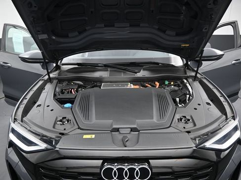 Used 2024 Audi Q8 e-tron Premium AWD/4WD image 5