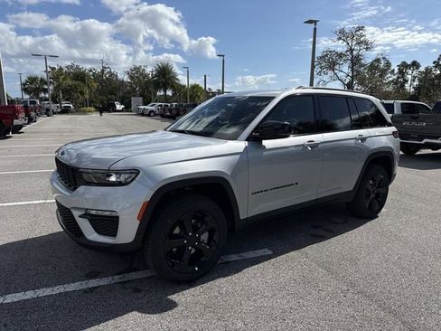 New 2025 Jeep Grand Cherokee Limited w/ Black Appearance Package image 7