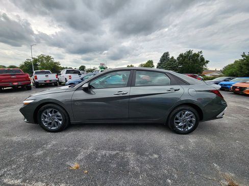 Used 2024 Hyundai Elantra SEL FWD image 4