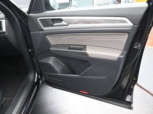 Used 2022 Volkswagen Atlas Cross Sport SE AWD/4WD image 32