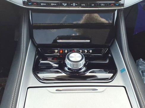 New 2026 Jeep Grand Wagoneer w/ Premium Group I image 9