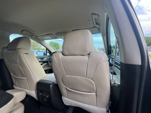 Used 2020 Buick Enclave Essence FWD image 18