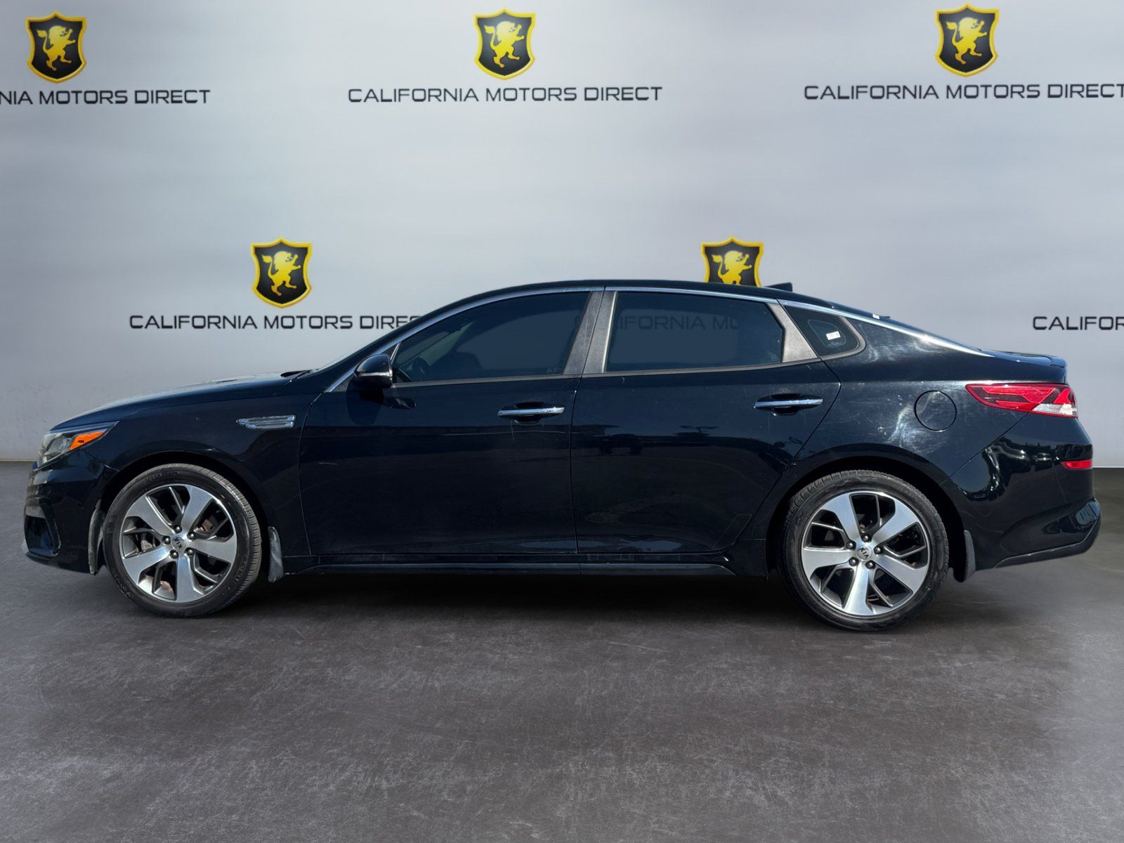 Used 2019 Kia Optima S FWD image 2