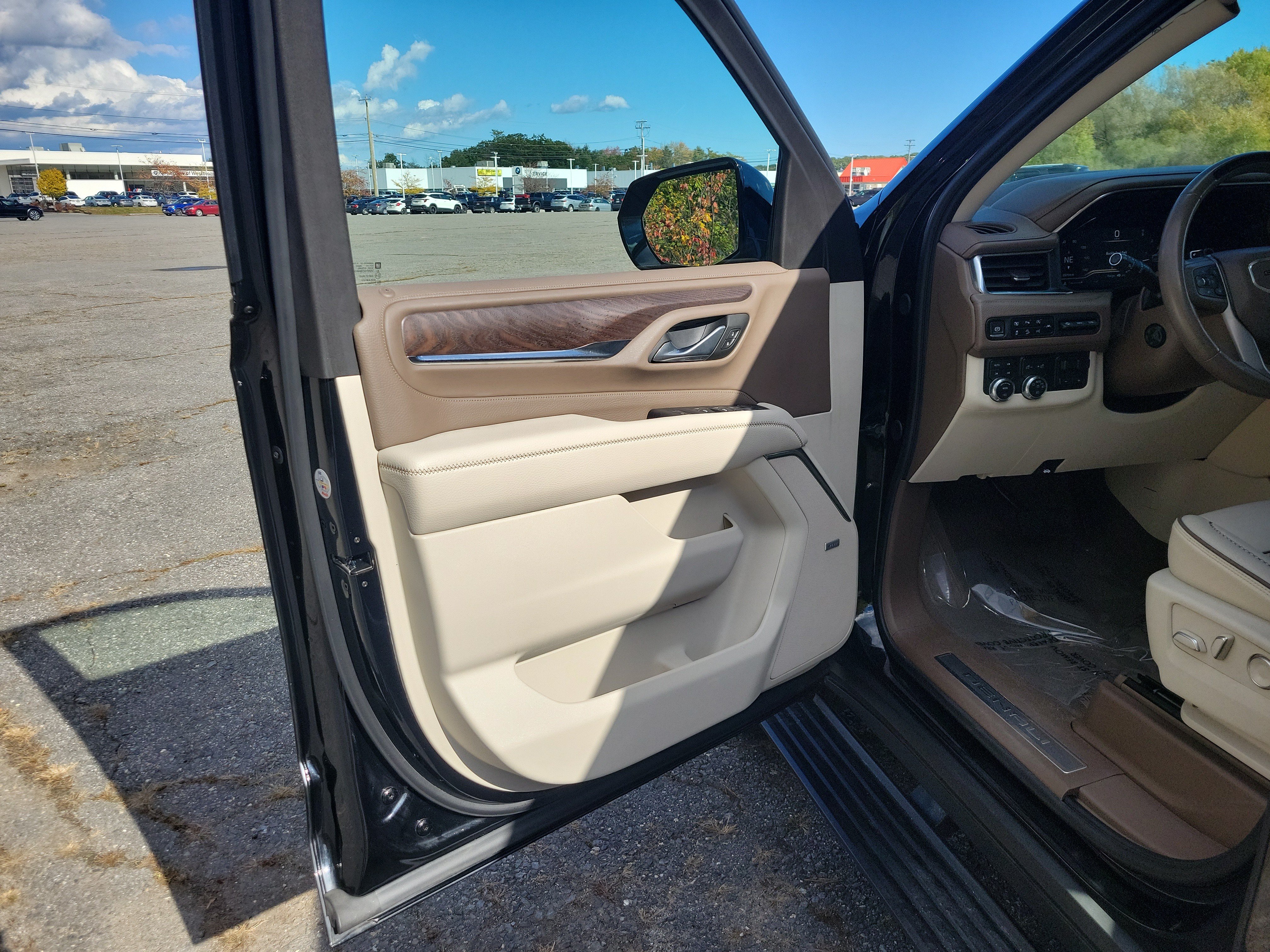 Used 2023 GMC Yukon Denali AWD/4WD image 15