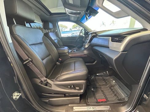 Used 2017 GMC Yukon XL SLT w/ Premium Edition AWD/4WD image 26