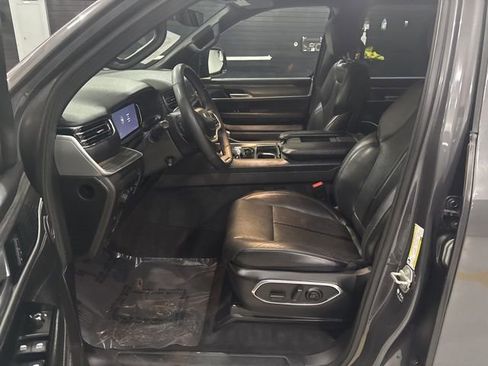 Used 2024 Jeep Wagoneer L Series II w/ Flexible Seating Group image 14