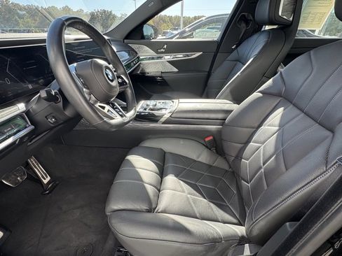Used 2024 BMW 760i xDrive w/ Executive Package image 7