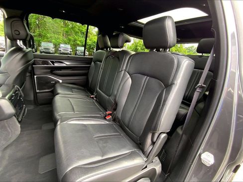 Certified 2023 Jeep Wagoneer 4WD w/ Premium Group I image 20