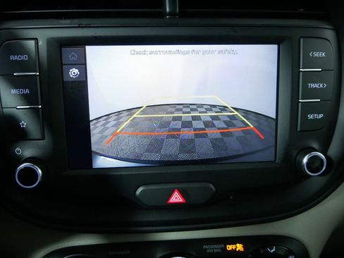 Certified 2025 Kia Soul LX image 32