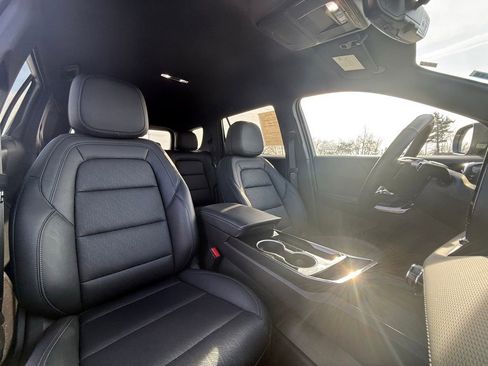 Used 2025 Chevrolet Equinox LT w/ Convenience Package II image 32