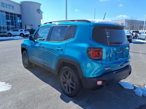 Used 2021 Jeep Renegade Latitude w/ Luxury Group II image 3