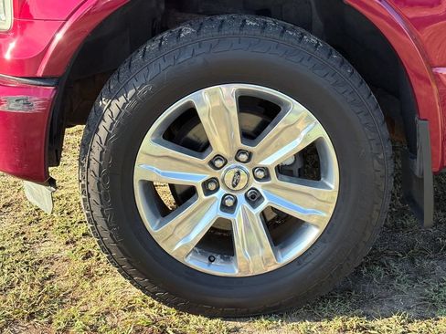 Used 2015 Ford F150 Platinum w/ Equipment Group 701A Luxury AWD/4WD image 3