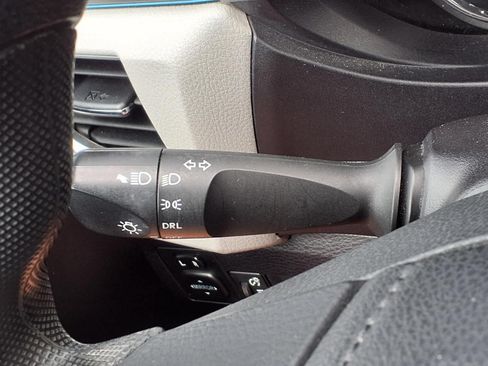 Used 2015 Toyota Corolla LE FWD image 19