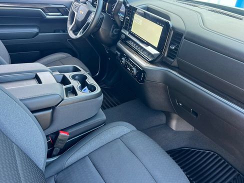 Used 2024 Chevrolet Silverado 1500 LT w/ Z71 Off-Road Package AWD/4WD image 12