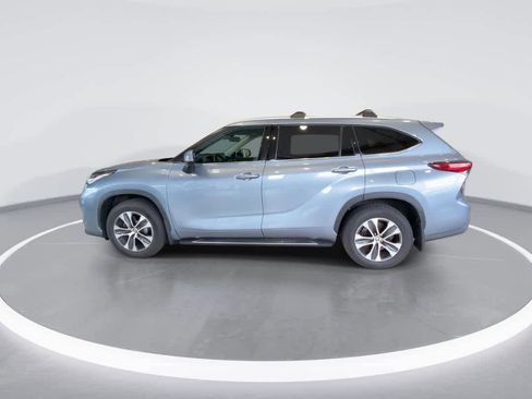 Certified 2021 Toyota Highlander XLE AWD/4WD image 5