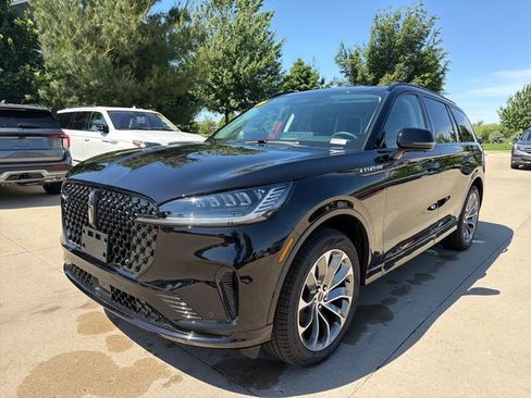 New 2026 Lincoln Aviator AWD w/ Jet Appearance Package image 9