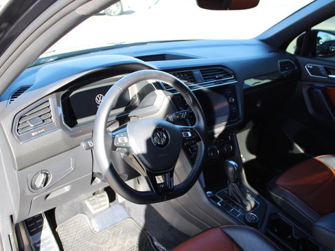 Used 2021 Volkswagen Tiguan SEL Premium R-Line image 47