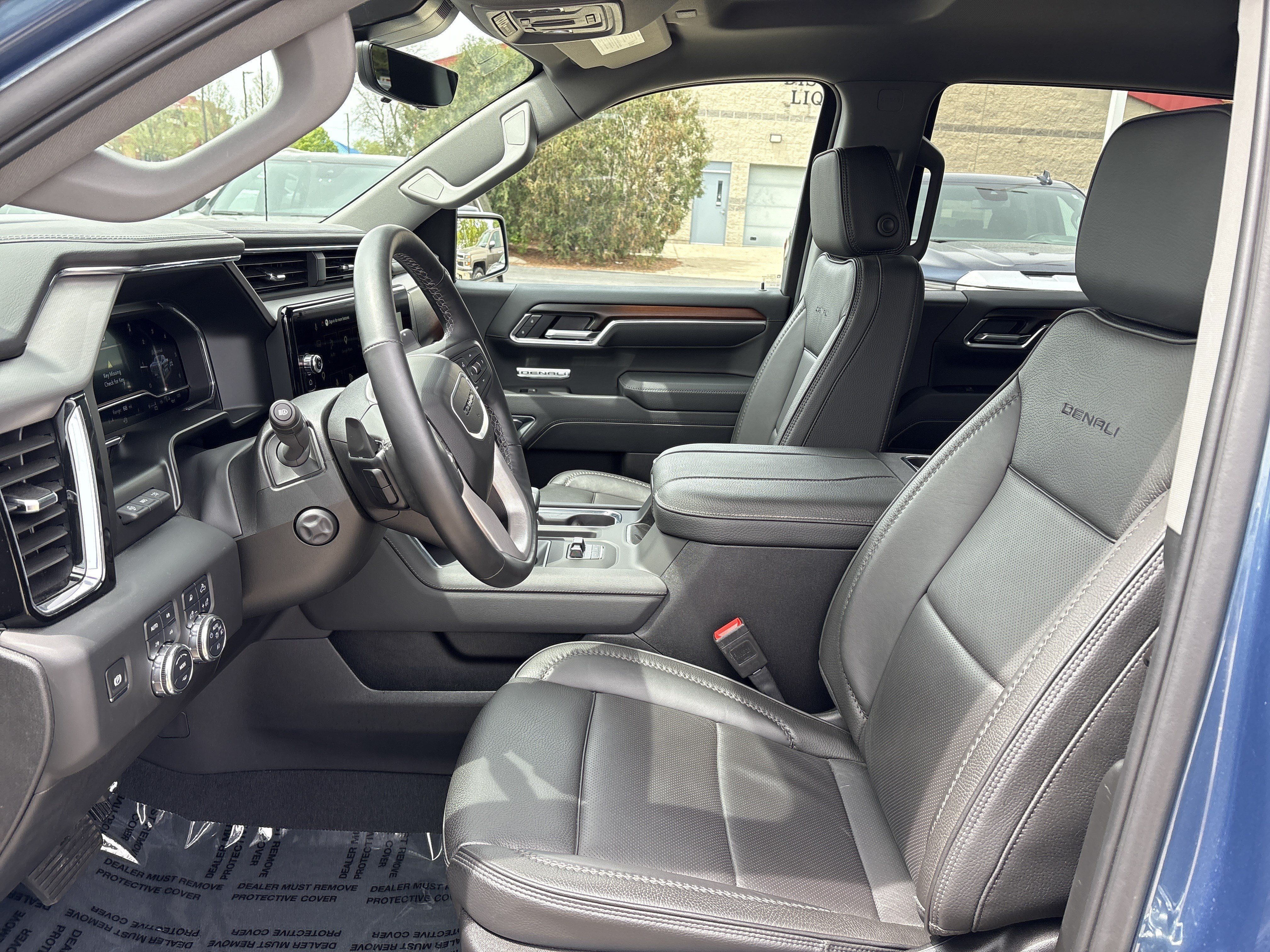 Used 2025 GMC Sierra 1500 Denali w/ Technology Package AWD/4WD image 11