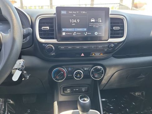 Used 2026 Hyundai Venue SE FWD image 14