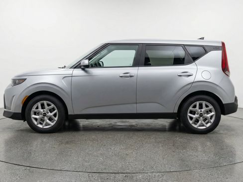 Used 2025 Kia Soul LX w/ LX Technology Package FWD image 5