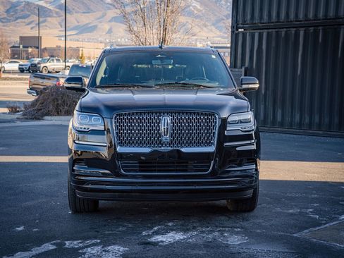 Used 2024 Lincoln Navigator Reserve image 2