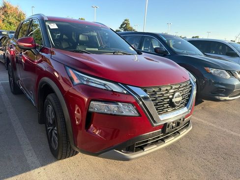 Used 2023 Nissan Rogue SV w/ SV Premium Package FWD image 3